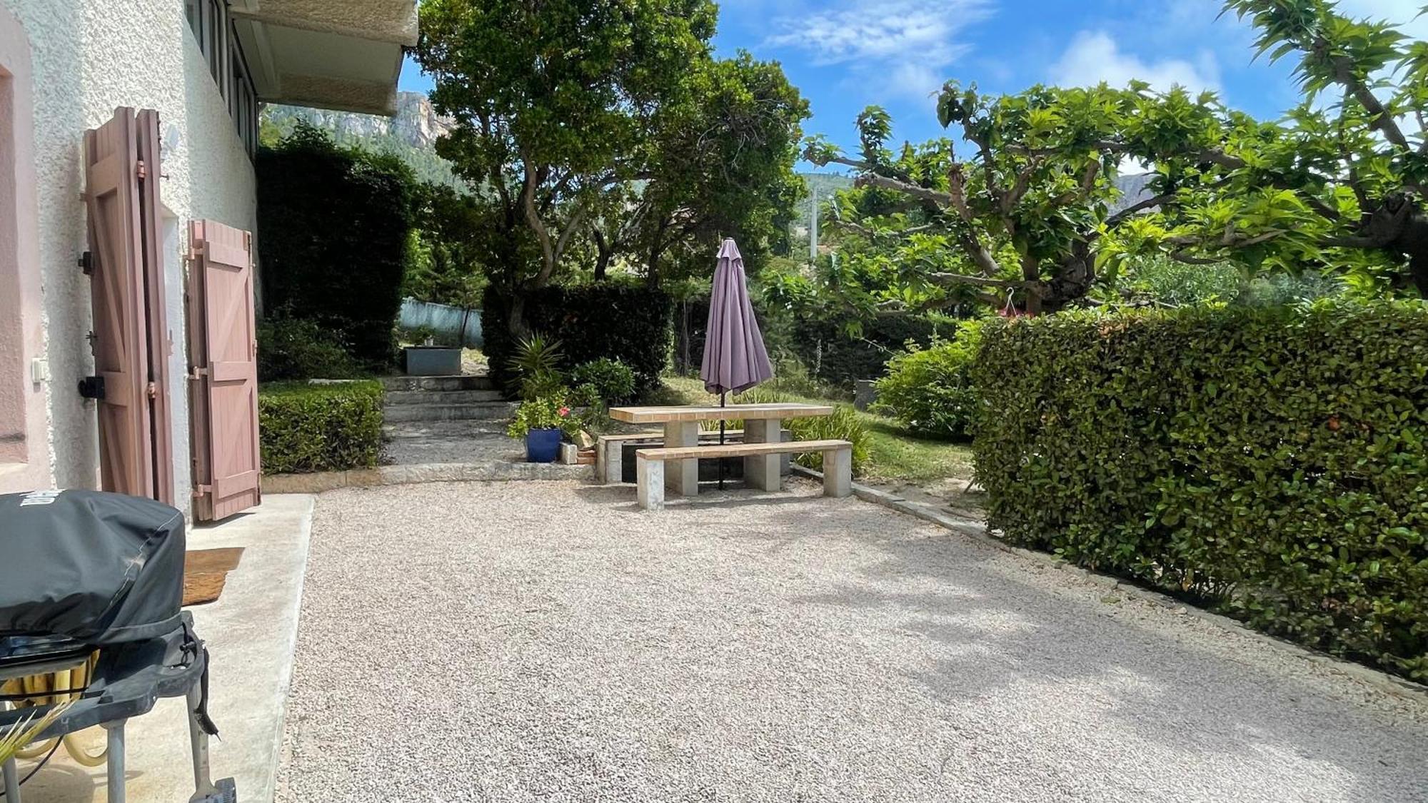 Large Private Garden, Quiet 2-Bedroom Apartment, Air Conditioning, Wifi, Parking Κασί Εξωτερικό φωτογραφία